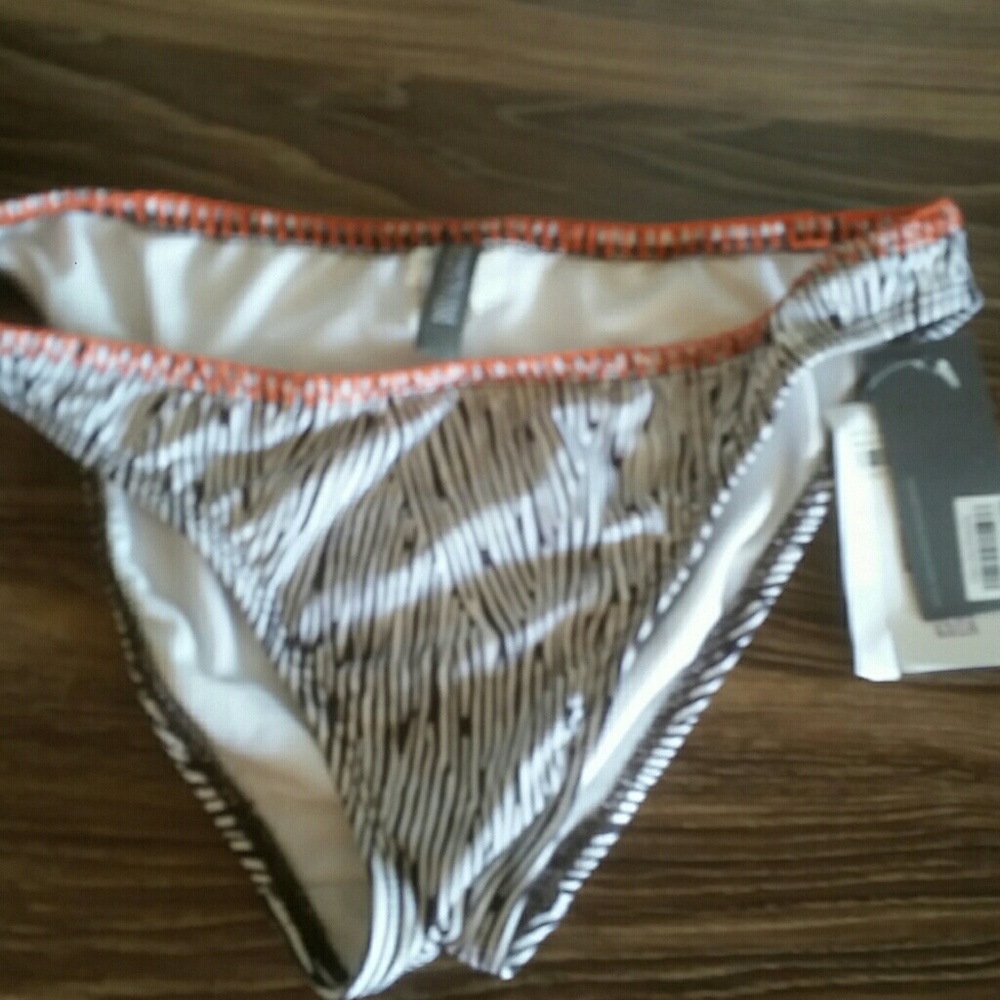 Nwt Kenneth Cole Reaction bikini bottoms
